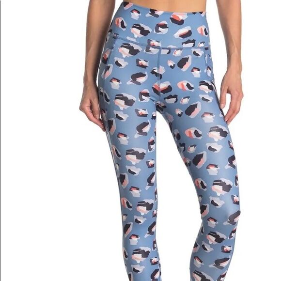 NWT Rachel Capri Leggings X by Gottex Size in Multi Camo Size XS - Picture 1 of 5